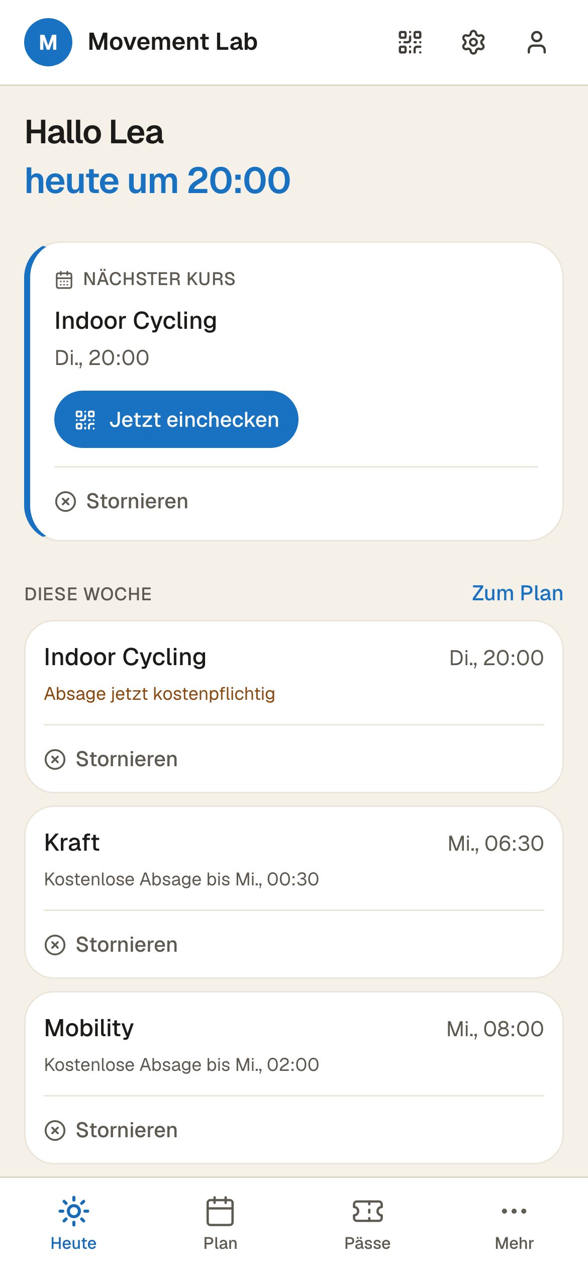 Die Mitglieder-App von avoo auf dem Handy: die Startseite mit Begrüssung, dem nächsten Kurs und der Woche.